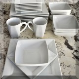 P06. White Food Network dinnerware set. Service for 8. 